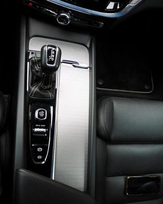 Volvo V60 cena 128900 przebieg: 98400, rok produkcji 2020 z Golczewo małe 497
